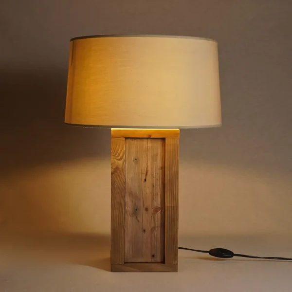 lampara base cuboide hecho a mano en madera completo bosbalia